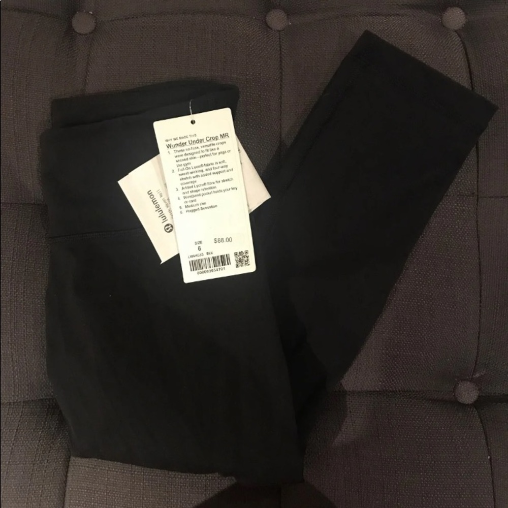 SOLD ON Ⓜ️. NWT Black Lululemon Wunder Under 6
